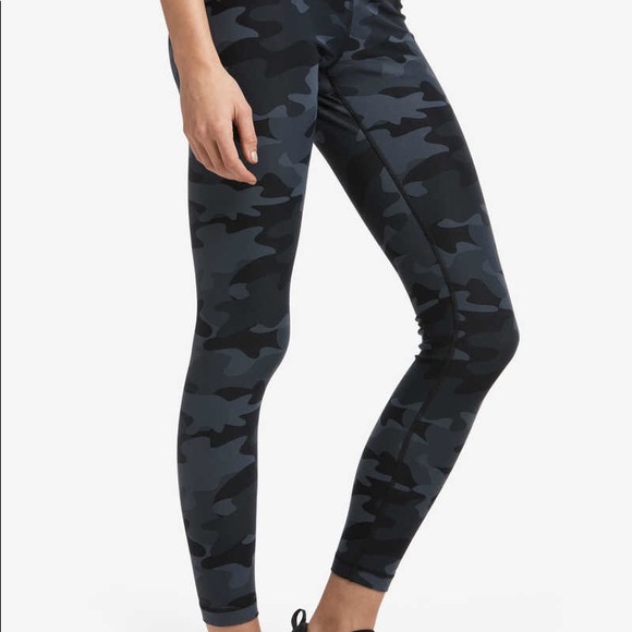 Lolë Camo Crop Leggings - Picture 2 of 6